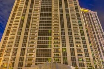 هتل Strip View Penthouse W/balcony