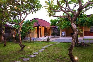 펜션 Celuk Guest House
