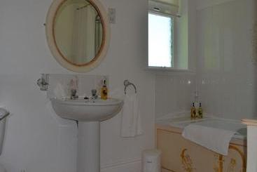 تختخواب و صبحانه Clow Beck House