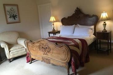 تختخواب و صبحانه Clow Beck House