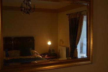 تختخواب و صبحانه Clow Beck House
