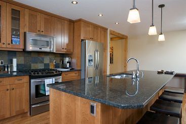 هتل Rundle Cliffs Lodge By Spring Creek Vacations