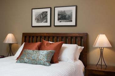هتل Rundle Cliffs Lodge By Spring Creek Vacations