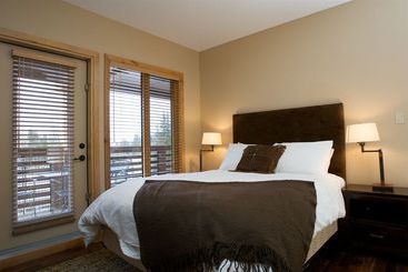 هتل Rundle Cliffs Lodge By Spring Creek Vacations