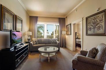 هتل Sea Gate Inn By Sea Palms Resort