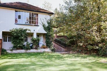 פנסיון Bluebell House