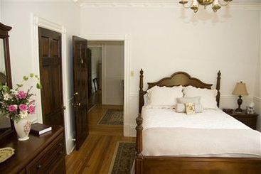 White Hall Manor Bed & Breakfast