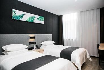 Отель Up And In Maanshan Wanda Plaza