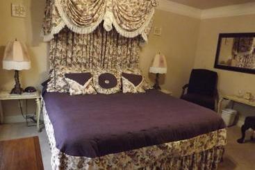 Amid Summer's Inn Bed And Breakfast