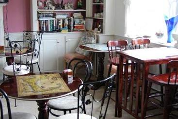 تختخواب و صبحانه A Cape Cod Ocean Manor Inn