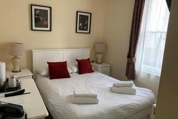 민박 Peregrine House