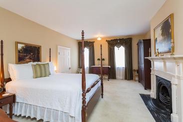 Holladay House Bed And Breakfast