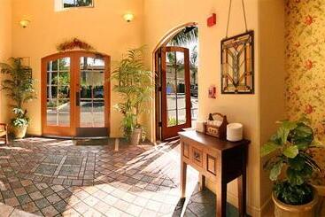 فندق Brisas Del Mar Inn At The Beach
