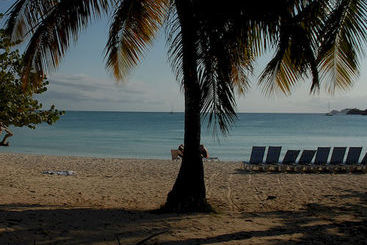 هتل Island Beach Comber