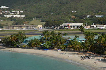 هتل Island Beach Comber