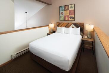 هتل Timber Ridge Lodge And Waterpark