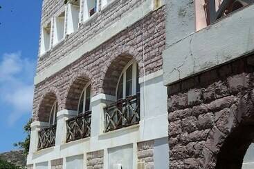 هتل آپارتمان Dionysos Authentic Resort & Village