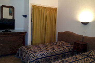هتل Castel Garoupe
