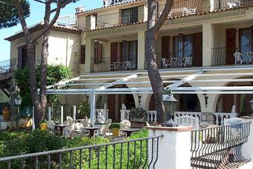 هتل Castel Garoupe