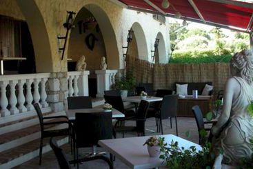 هتل Castel Garoupe