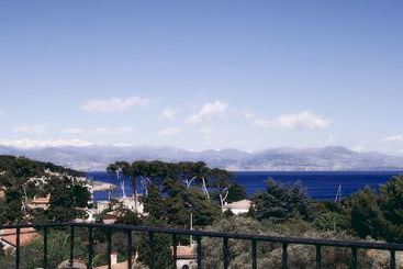 هتل Castel Garoupe