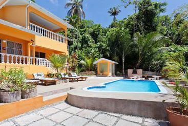 تختخواب و صبحانه Lime Hill Lodge