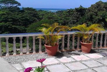تختخواب و صبحانه Lime Hill Lodge