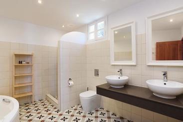 هتل Thea Villas And Suite