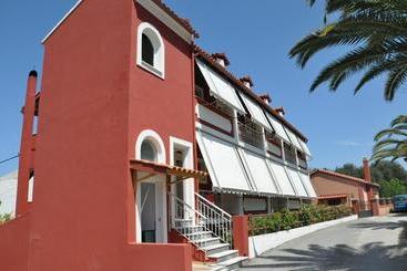 هتل Koskinas Apartments