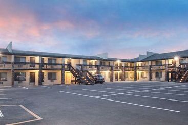 בית מלון כפרי Red Feather Lodge