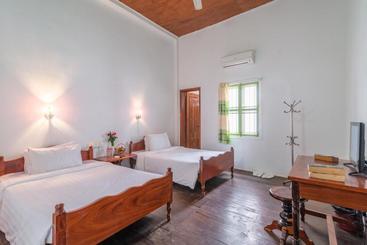 پانسیون Five Rose Siem Reap Hostel