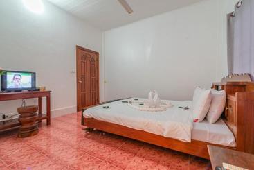 پانسیون Five Rose Siem Reap Hostel