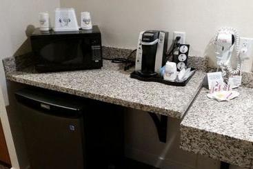 هتل Days Inn Sioux Lookout