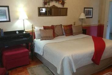 هتل The Iron Gate Inn