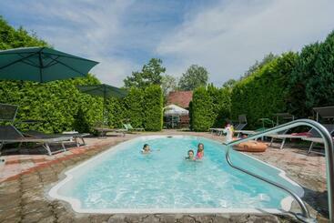 فندق Villa Garden