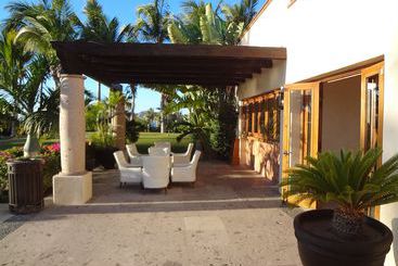 هتل Cabo Marina Beach Condos