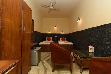 هتل Oyo Rooms Jangpura Post Office