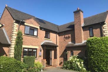 تختخواب و صبحانه Ayuda House