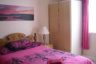 تختخواب و صبحانه Llanion Lodge