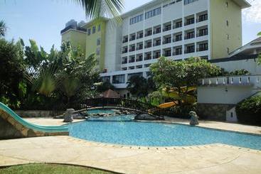 בית מלון כפרי Sutanraja , Convention & Recreation