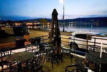 تختخواب و صبحانه Summer's Bay