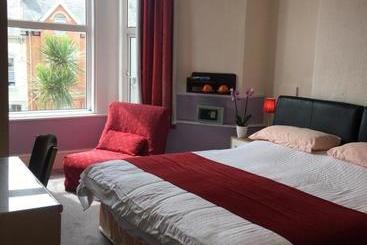 هتل Adelphi Guest House