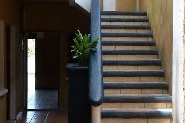 هتل Flores De Peten