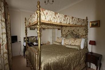 בית מלון כפרי Court Hall