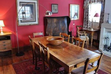 تختخواب و صبحانه Old Ivy House