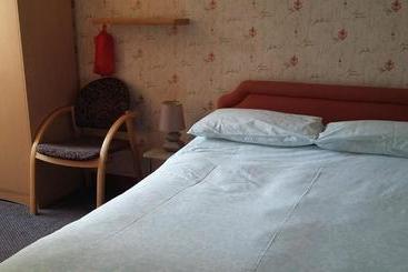 پانسیون The Lyndene Guest House