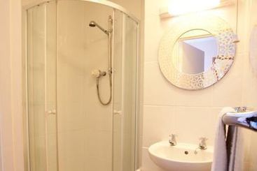 پانسیون The Witney Guest House