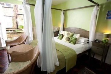 پانسیون The Witney Guest House