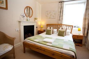 پانسیون The Witney Guest House