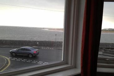 Ash Hotel B&b